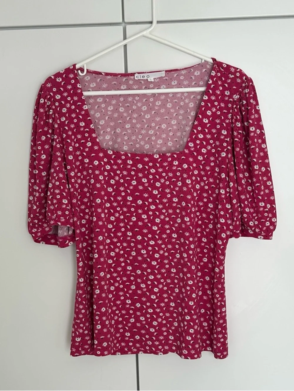 Cleo Square Neck All-Over Floral Puff-Sleeve Top in Berry Size L - Picture 3 of 10